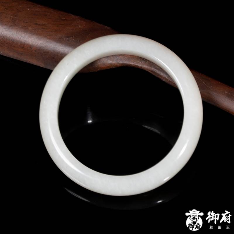 Xinjiang Hetian white seed jade flat-band bangle with natural skin, 52.8 g, 56 mm - Yufu Jade detail photograph 4