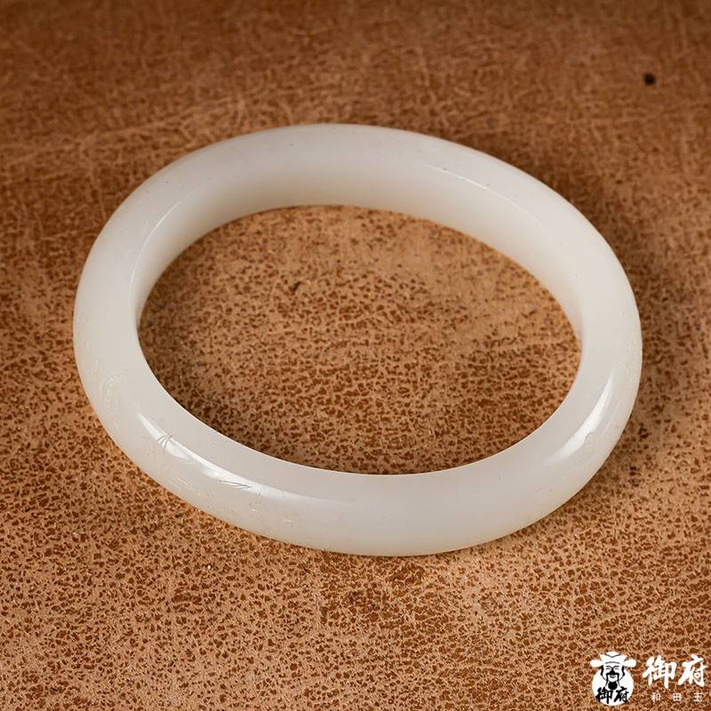 Xinjiang Hetian white seed jade oval bangle with natural skin, 59 g, 61 mm - Yufu Jade detail photograph 3